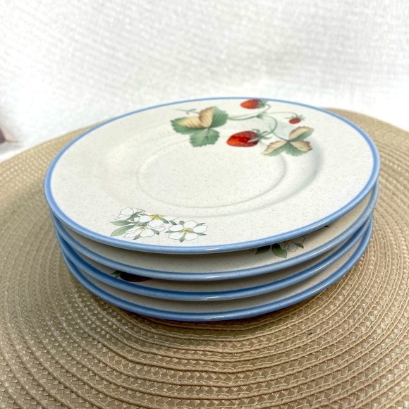 SAVOIR VIVRE LUSCIOUS JJ 017 plus (4) Saucer Fruit & vines w/Blue Trim Serveware - Picture 2 of 6